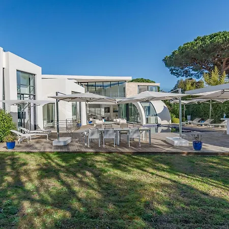 Iris Villa